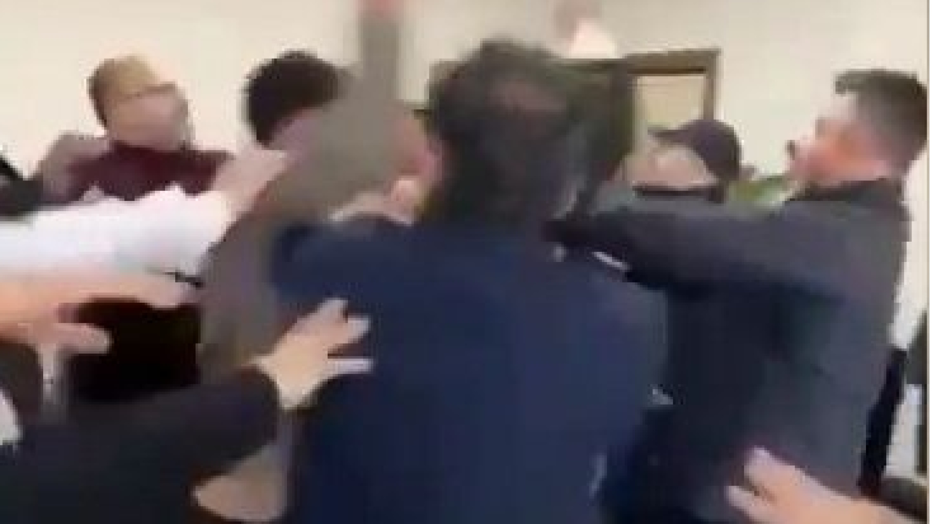 Son dakika:  Ceylanpınar Belediye binasında personeller arasında çıkan yumruklu kavgada 6 kişi yaralandı | Son dakika haberleri