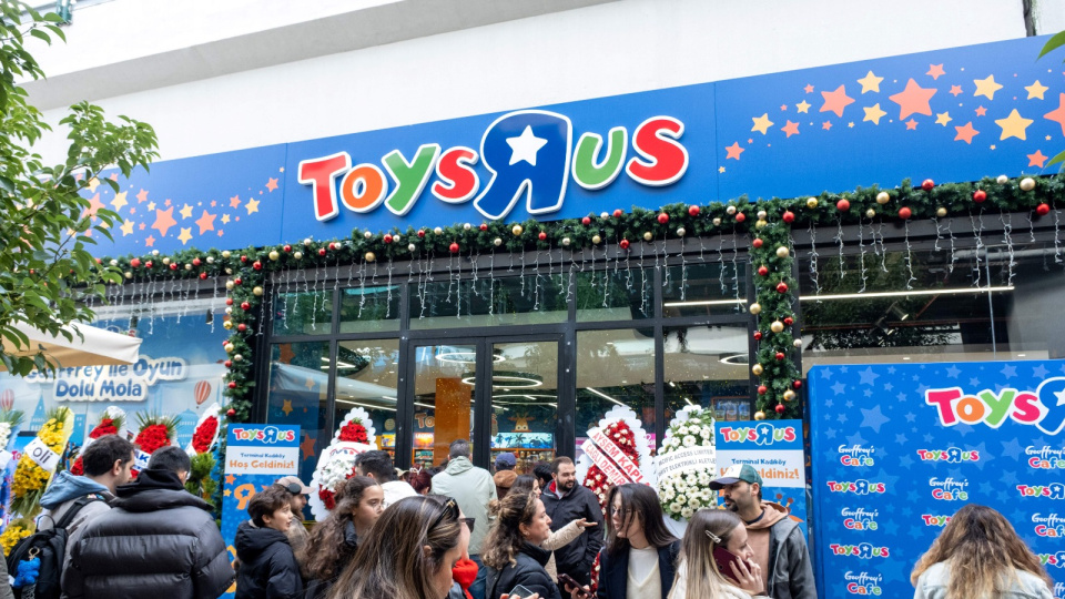 Toys"R"Us Türkiye'ye geri döndü
