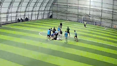 İki grup arasında halı saha kavgası