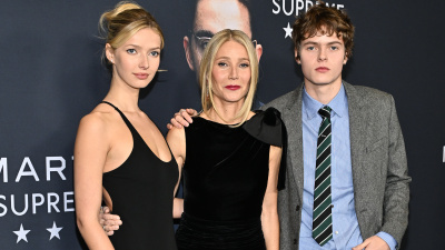 İlk kez iki çocuğuyla kırmızı halıda