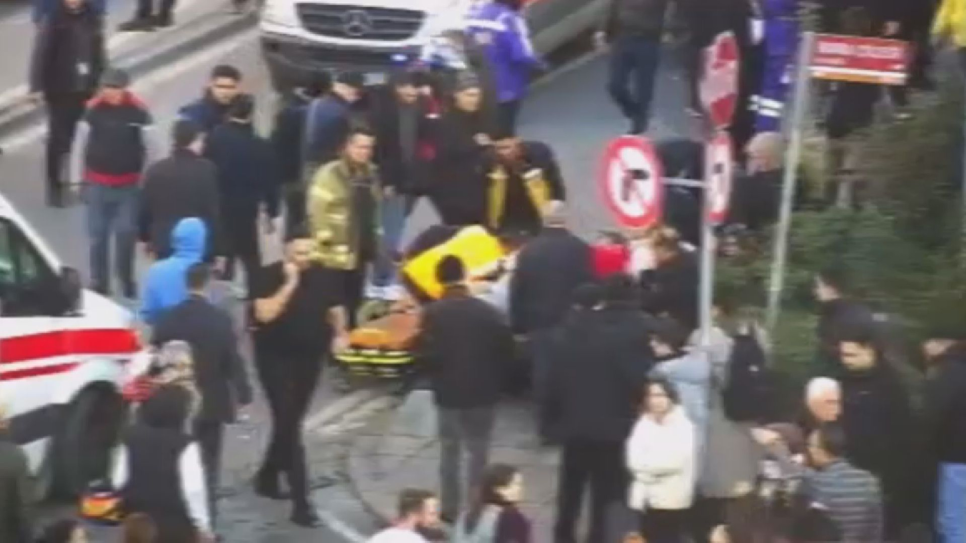 Şişli'de Trajedi: Otomobil Yayalara Çarptı, 5 Kişi Yaralandı