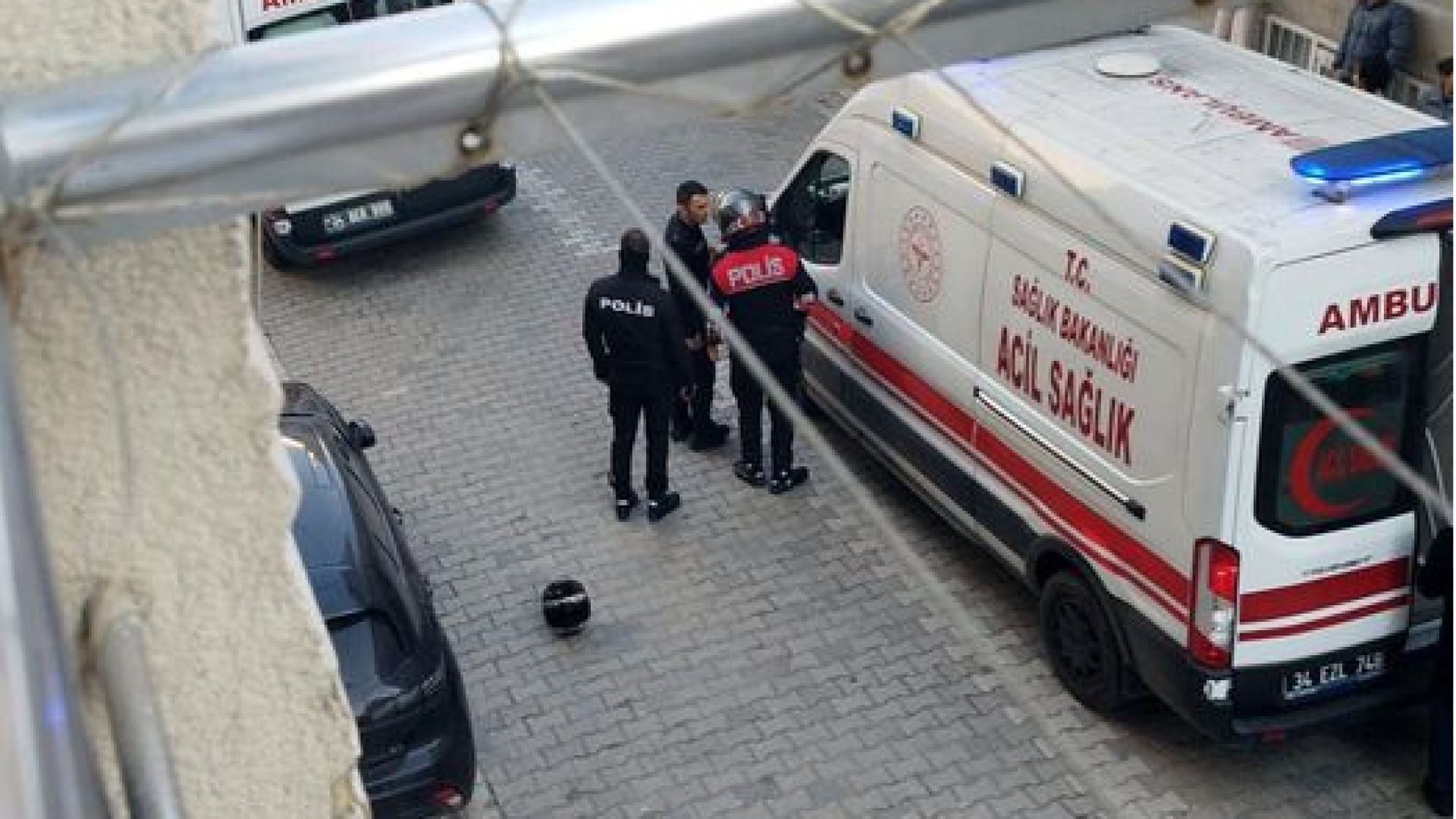 Esenyurt'ta Motosikletli Saldırı: 3 Kişi Yaralandı, Saldırganlar Kaçtı