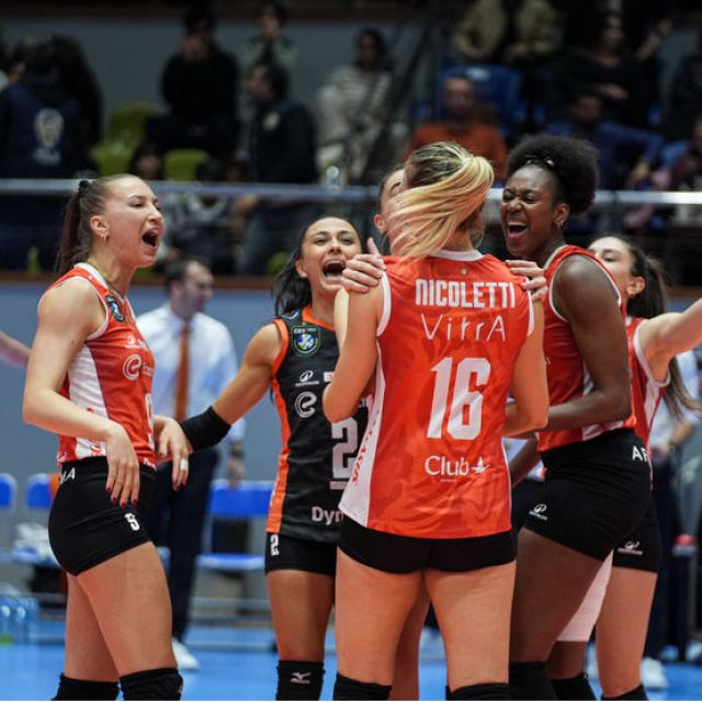 Eczacıbaşı, Galatasaray'a set vermedi!