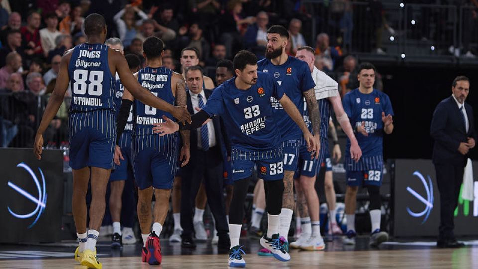 Anadolu Efes, Euroleague'de Laso ile nefes aldı!