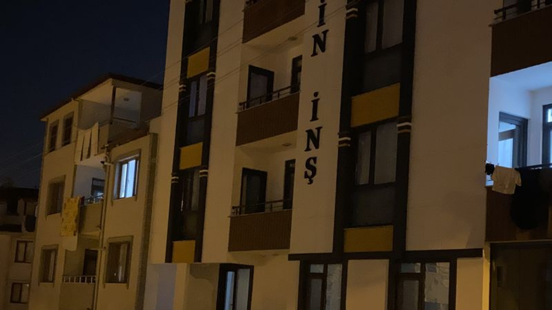 Kocaeli'de 16 Yaşındaki Genç Kız Evinde Silahla Vurularak Öldürüldü