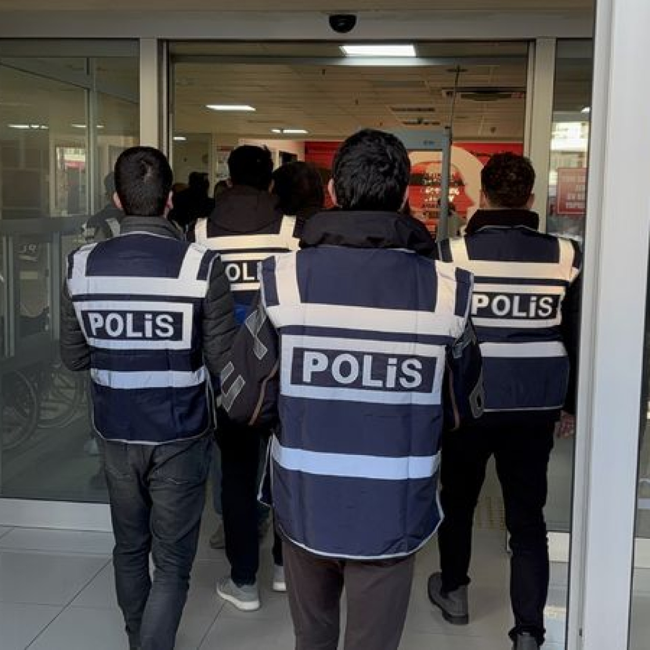 12 kişiyi 50 milyon TL dolandırdılar!