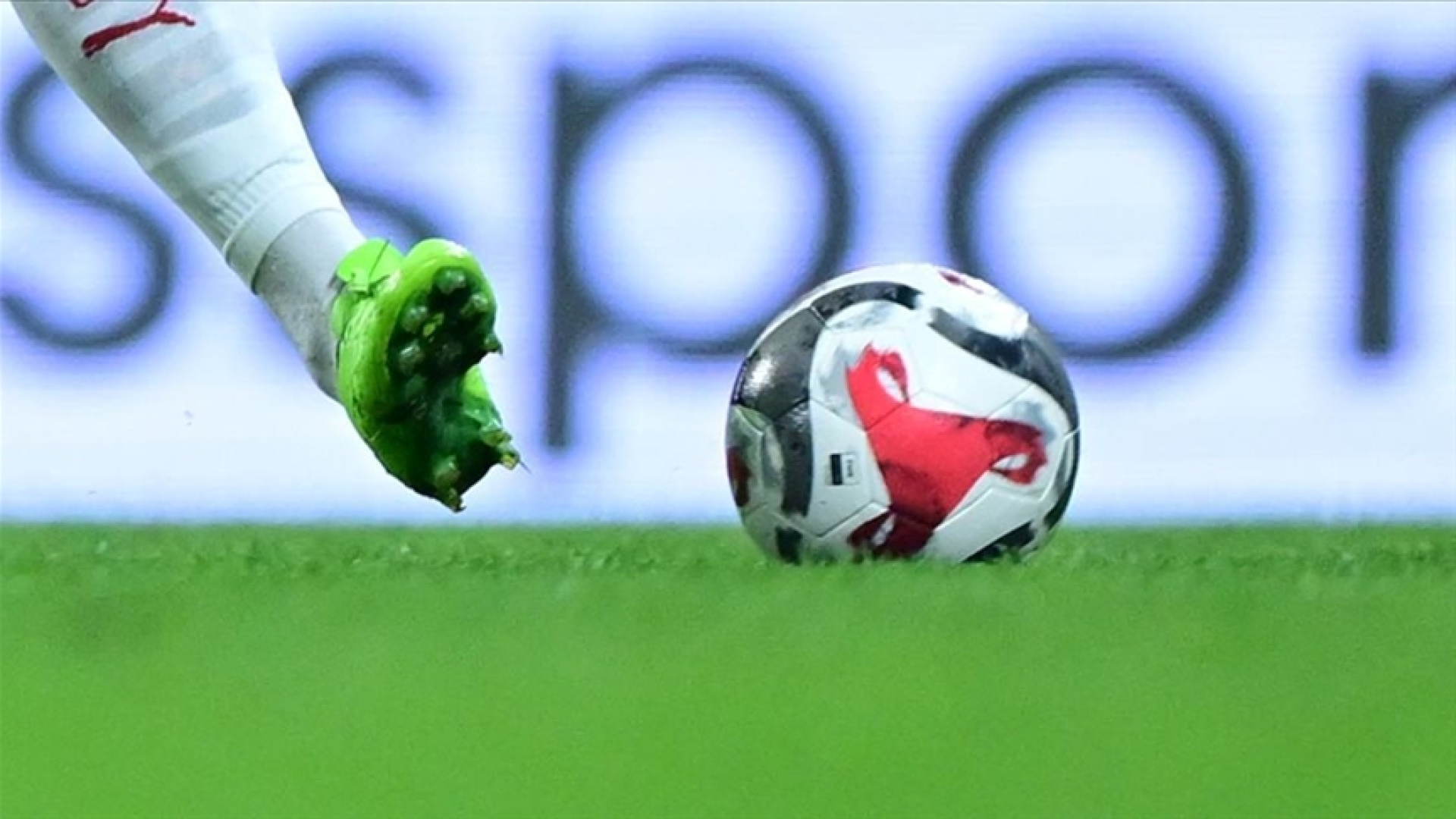 BUGÜNKÜ MAÇLAR 18 ARALIK 2025 LİSTESİ: Bugün hangi maçlar var, kimin maçı var, saat kaçta ve hangi kanalda? ZTK ve UEFA Konferans Ligi’nde günün maçları!