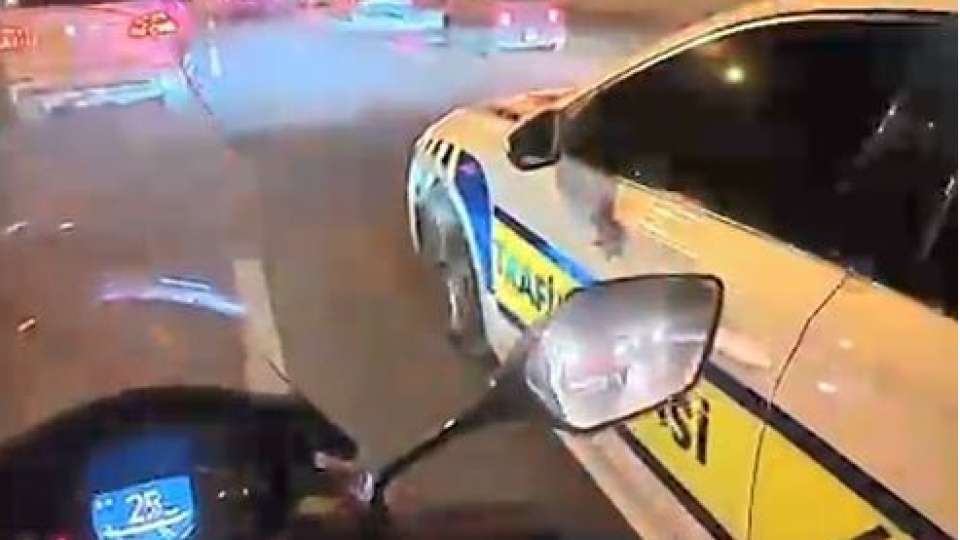 Ambulansa yolu motokurye açtı