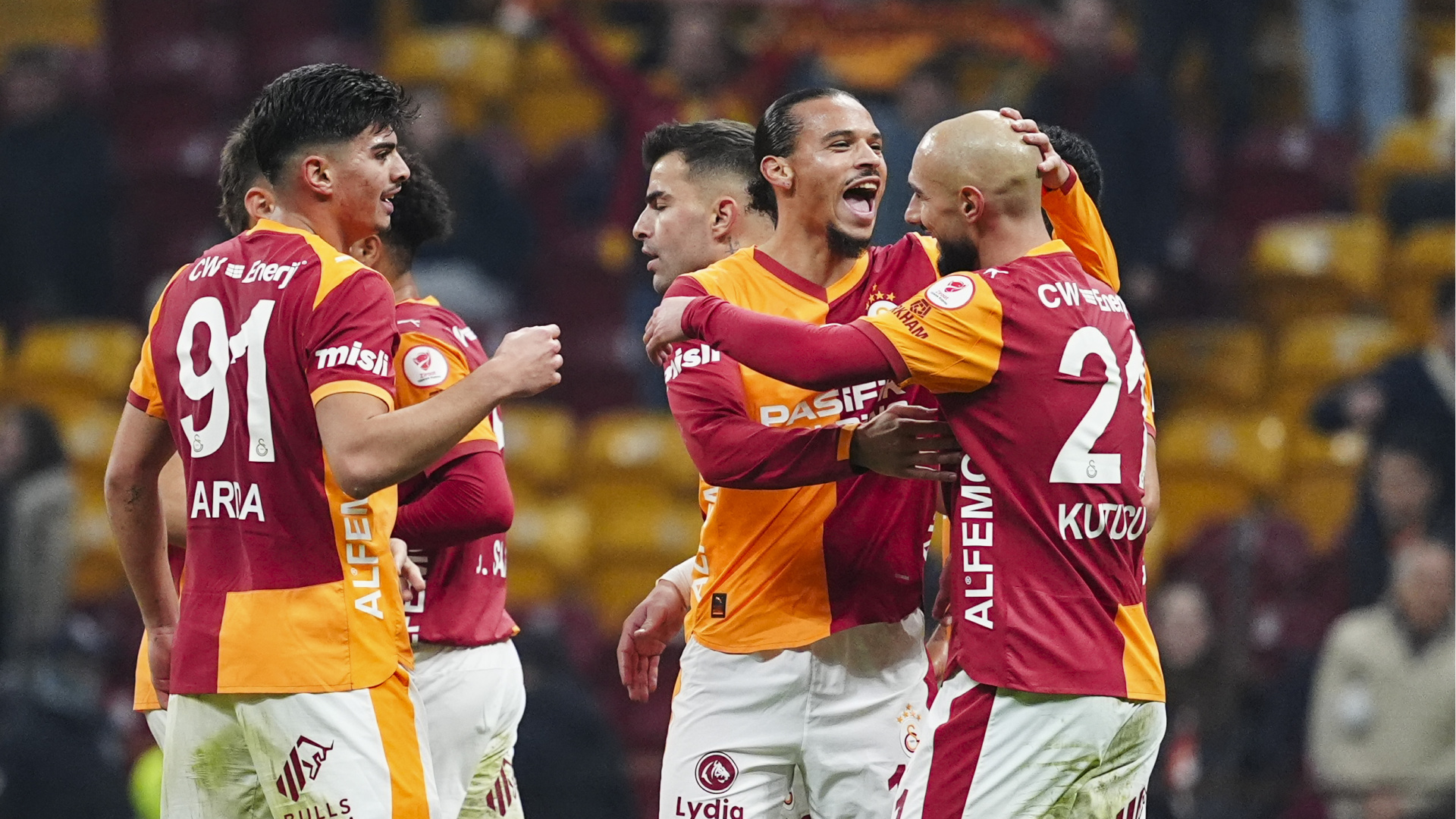 Galatasaray, Başakşehir'i 2-1 mağlup etti ve liderliğini sürdürdü