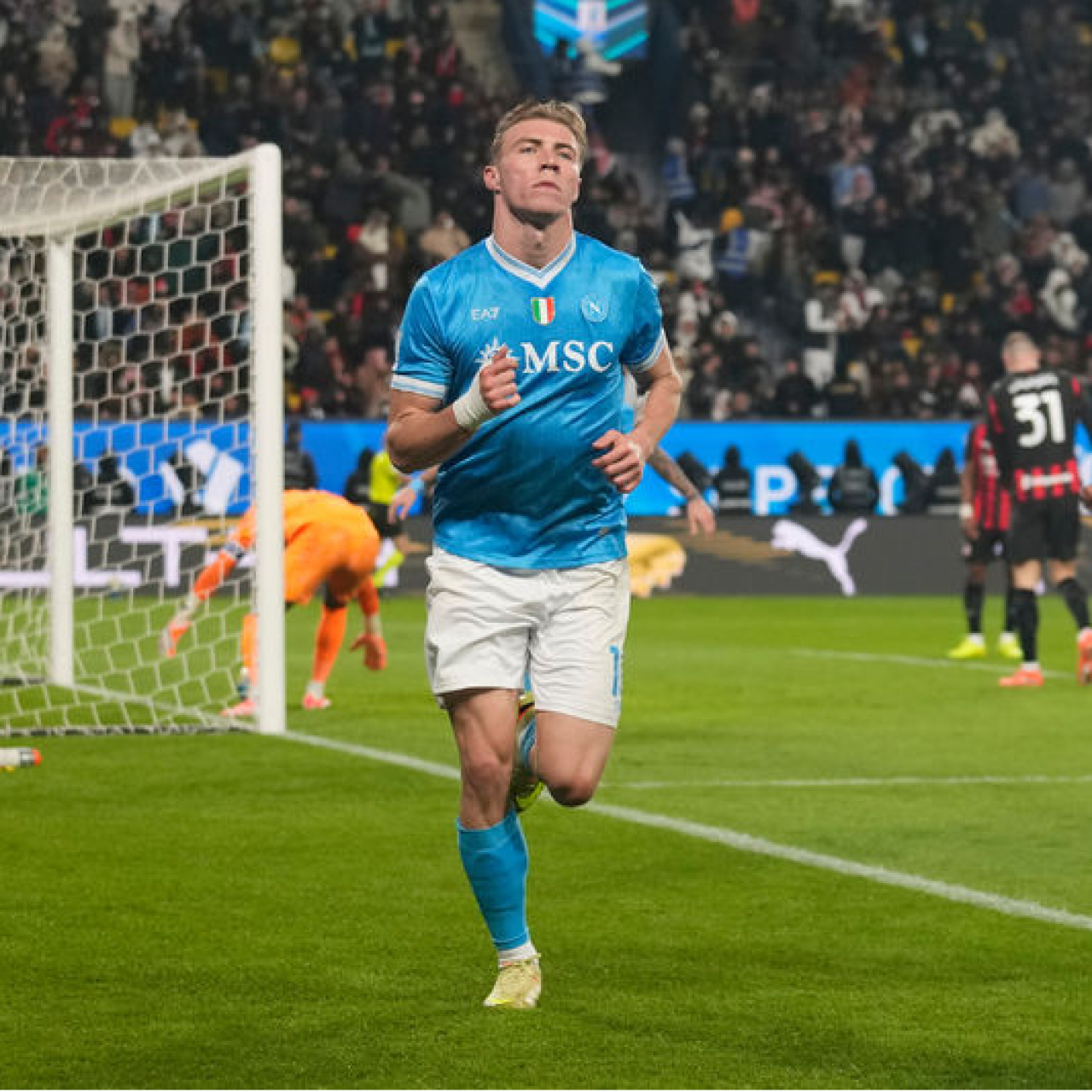 Napoli, Milan'ı devirerek finale yükseldi!