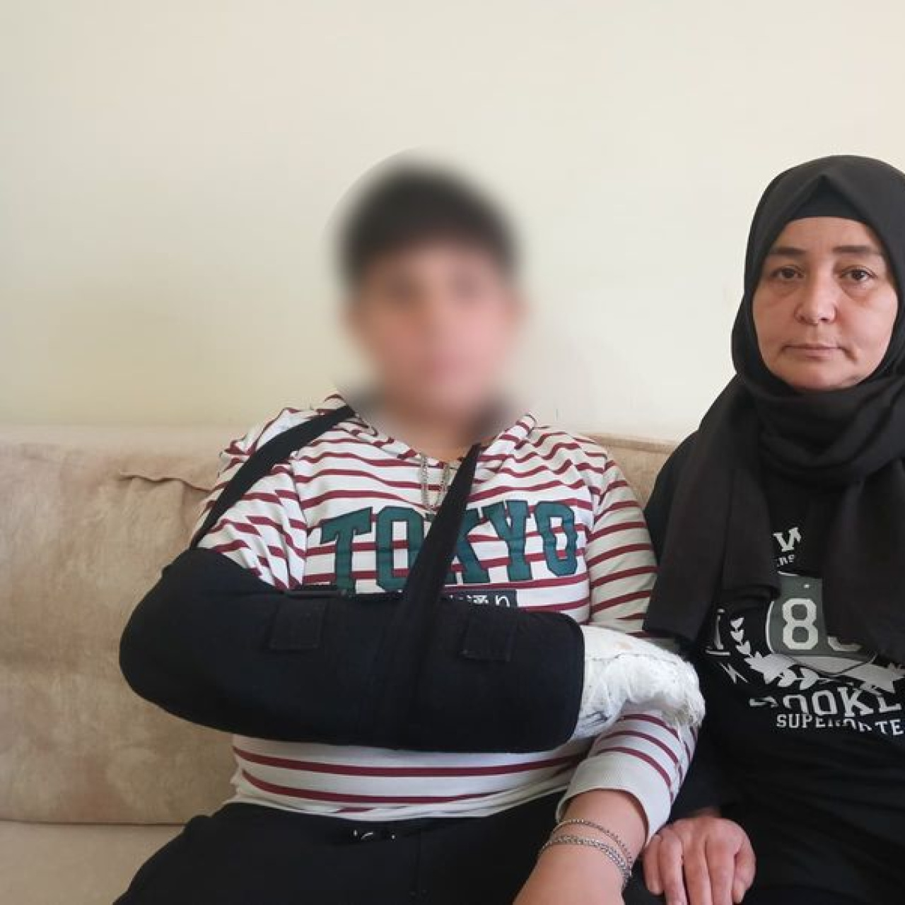 Okulda akran zorbalığı... Parmağı kırıldı dokuları koptu!