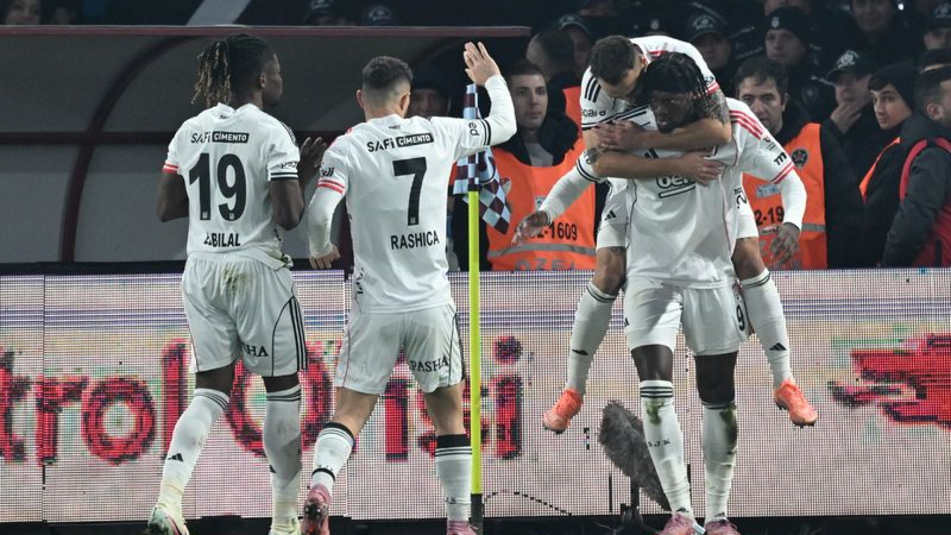 Beşiktaş ilk yarının son haftasında Çaykur Rizespor'u konuk edecek - Beşiktaş Haberleri