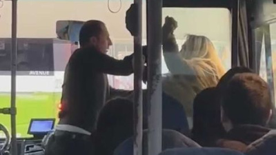 Şoför, kadın motosikletliyi darp etti iddiası...