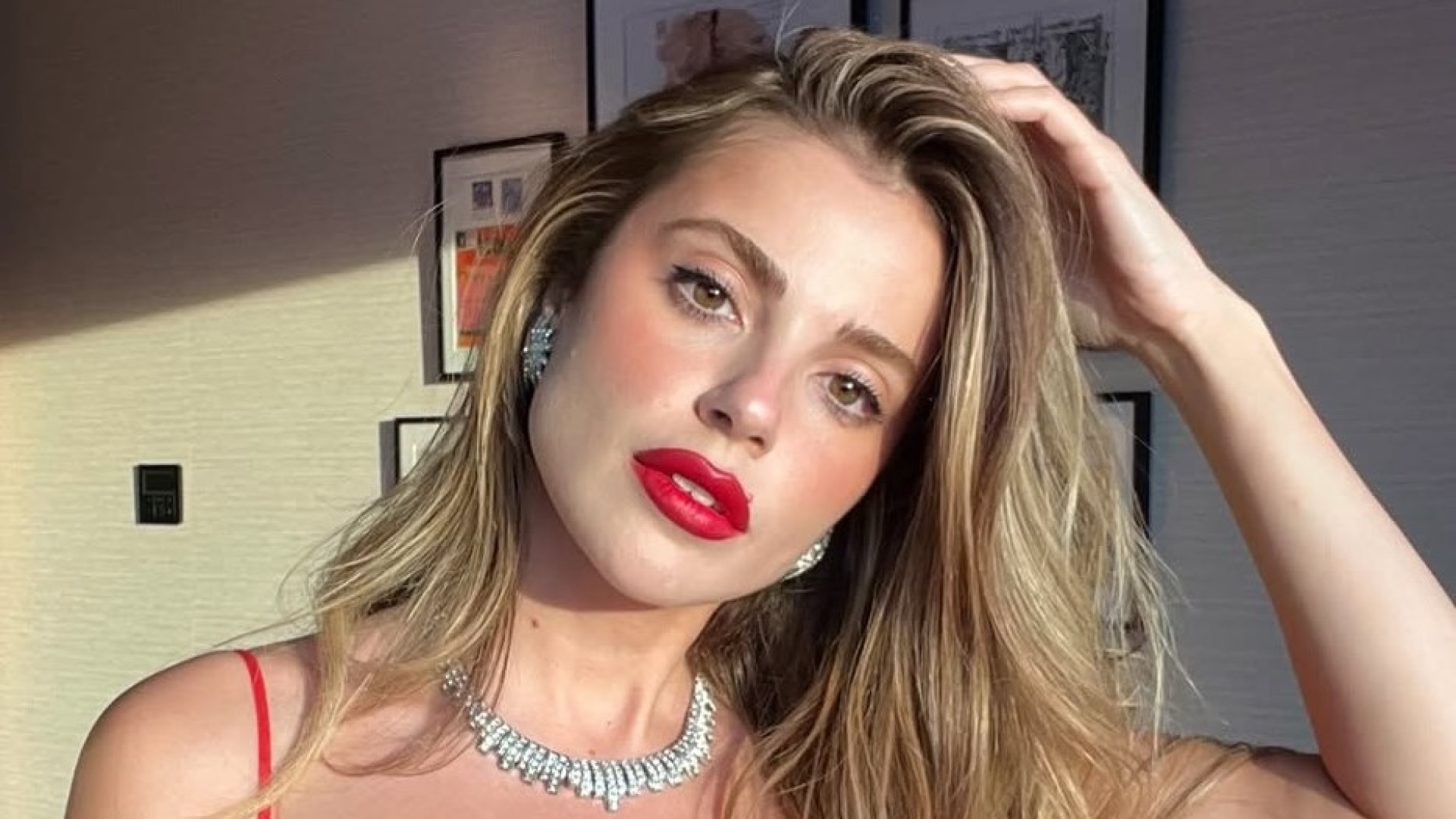 Ünlü oyuncu Ezgi Eyüboğlu, gözaltına alındı