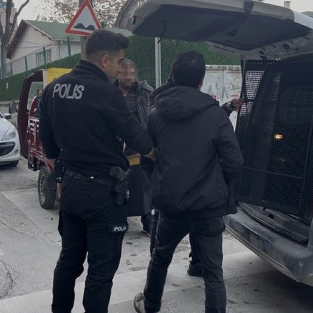 Eşine kızdı evi yaktı