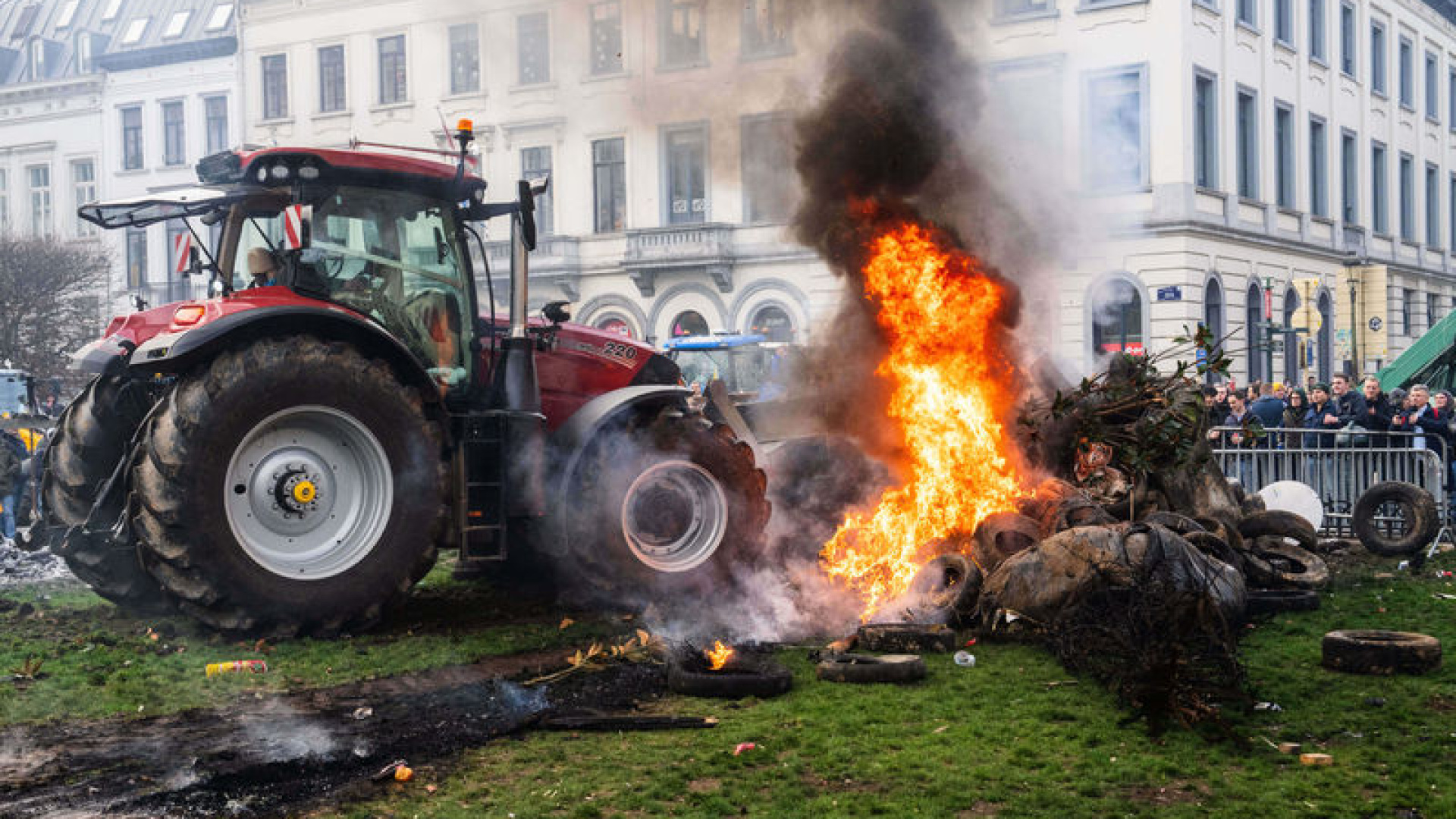 Fransız hükümetten çiftçilere ateşkes teklifi: Protestolara Noel arası verin | Dış Haberler