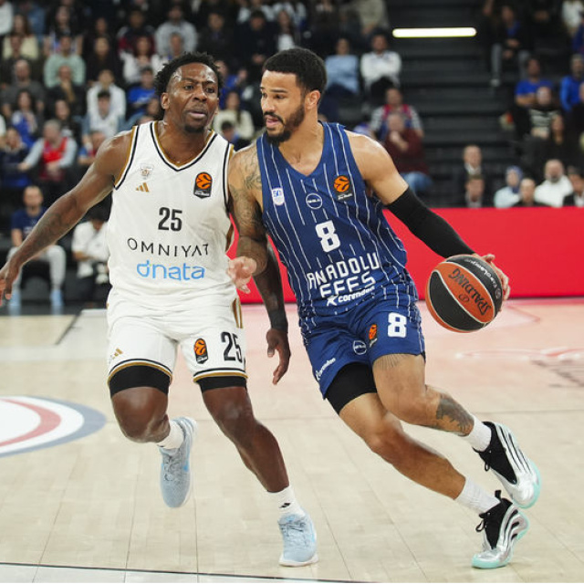 Anadolu Efes, Dubai Basketbol'a diş geçiremedi!