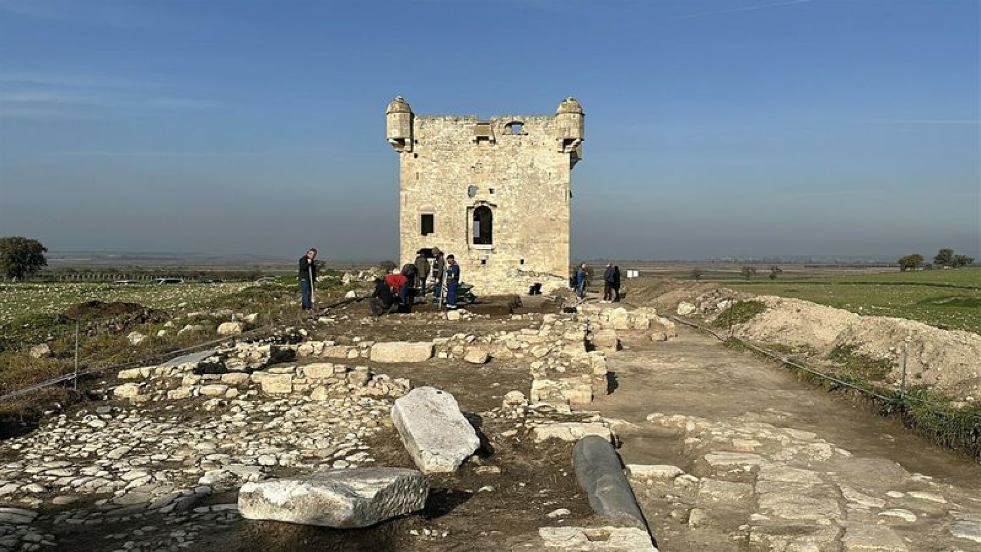 Cezayirli Gazi Hasan Paşa'ya ait köşk ve çiftlik kalıntıları gün yüzüne çıkarılıyor