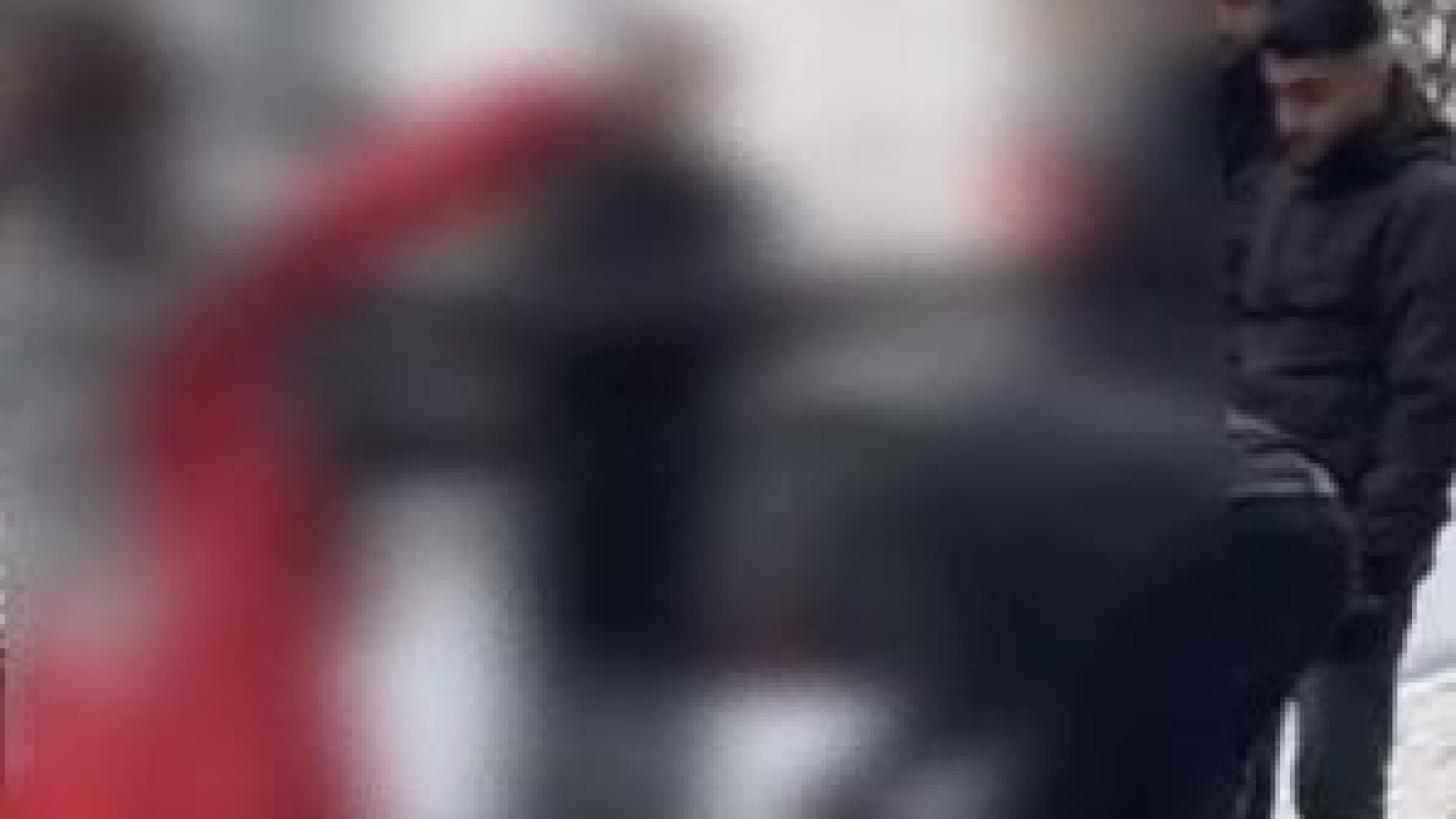 Son dakika: Küçükçekmece'de kadını taciz ettiği iddia edilen şüpheliyi çevredekiler darbetti | Son dakika haberleri