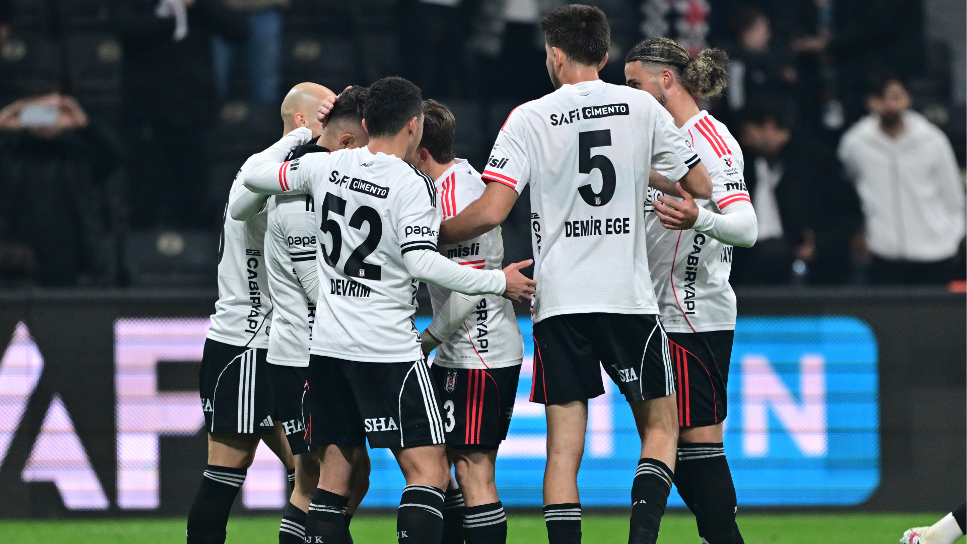 Beşiktaş, Rizespor'u 2-1 mağlup etti: Semih ve Muleka'dan goller