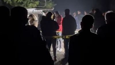 Mezarlığa park etmiş otomobilde iki genç ölü bulundu