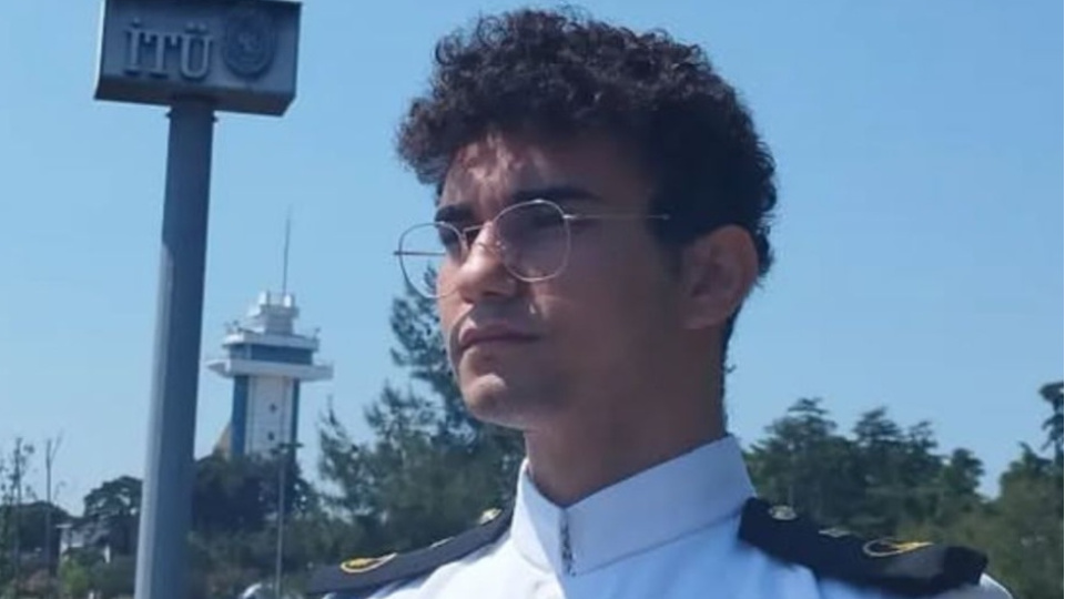 Kaptan, kabloya zarar verdiği iddiasıyla BAE'de tutuklandı