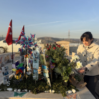 Katilleri babaları! Mezarları anı bahçesi oldu