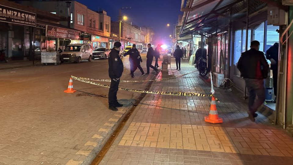 Kızının yanında öldürdü, kaçtı!