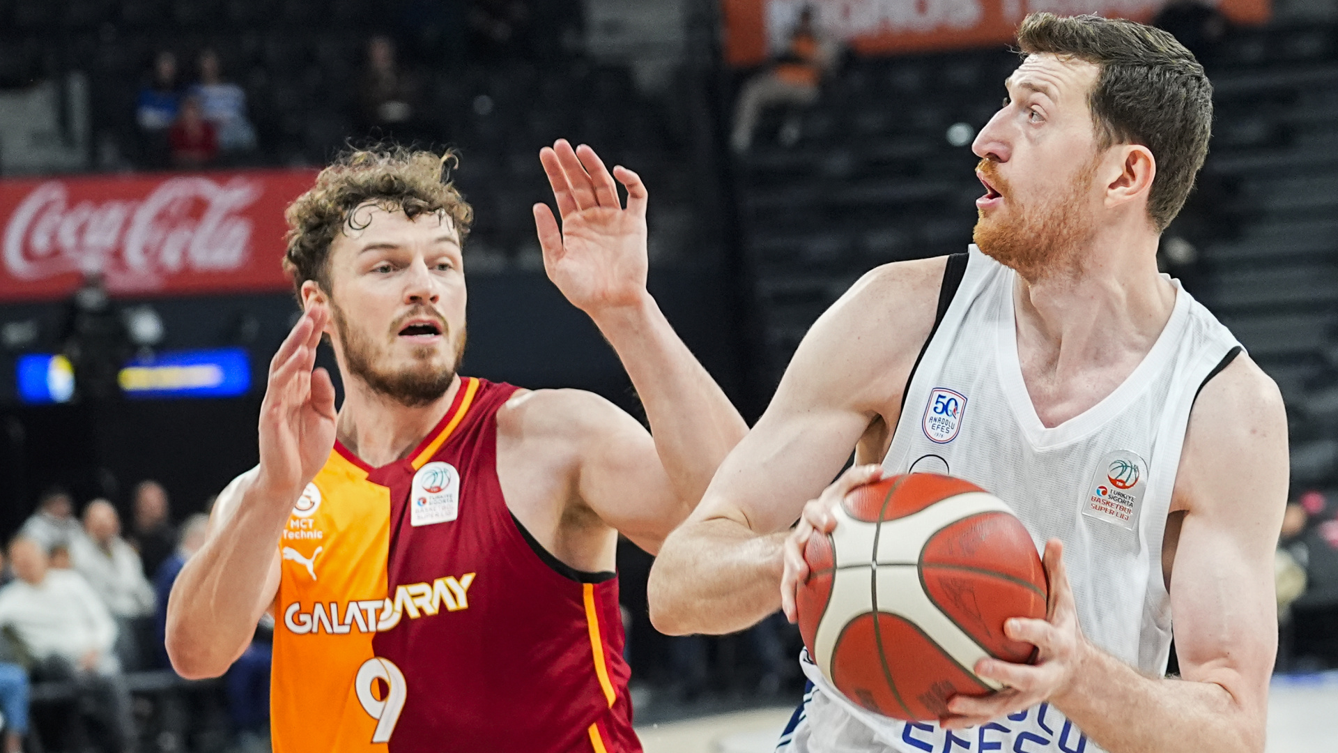 Anadolu Efes, Galatasaray MCT Technic'i 92-84 Mağlup Etti