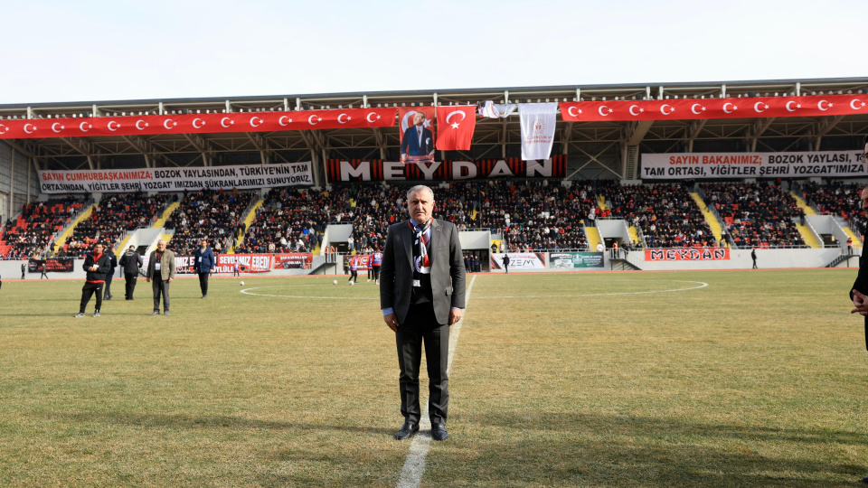 "UEFA ve FIFA standartlarında 41 stadyum yaptık"