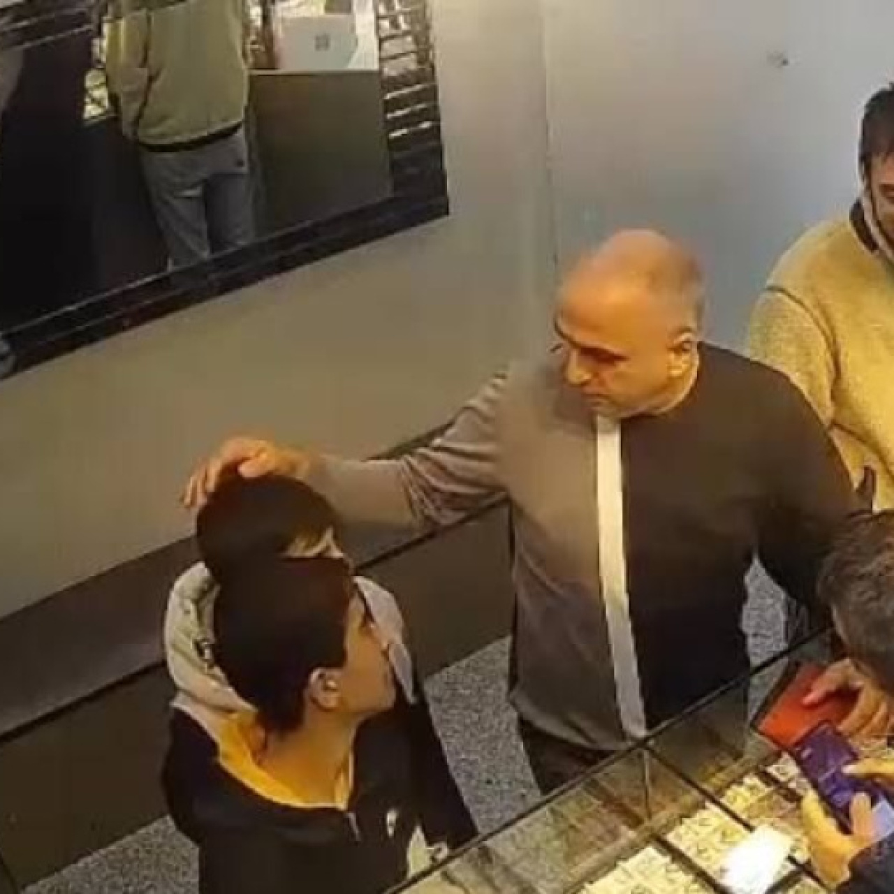 Bakan Kacır'dan altın bulan çocuklara ziyaret