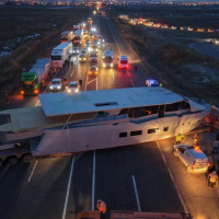 Yat karayolunu kapattı. Sürücüler şaşkına döndü
