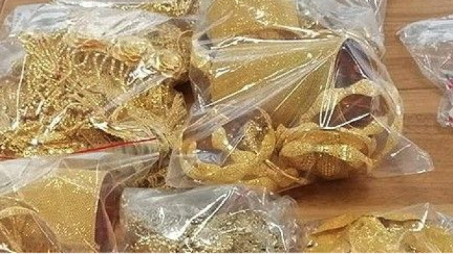 200 bin Euro'luk altınla 'Komşu'da yakalandı!