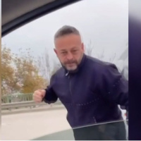 Belediye meclis üyesinin aracına saldırdı!