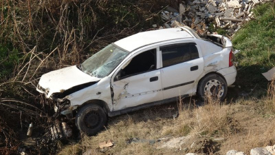 Otomobil köprüden uçtu: 1 ölü, 2 yaralı