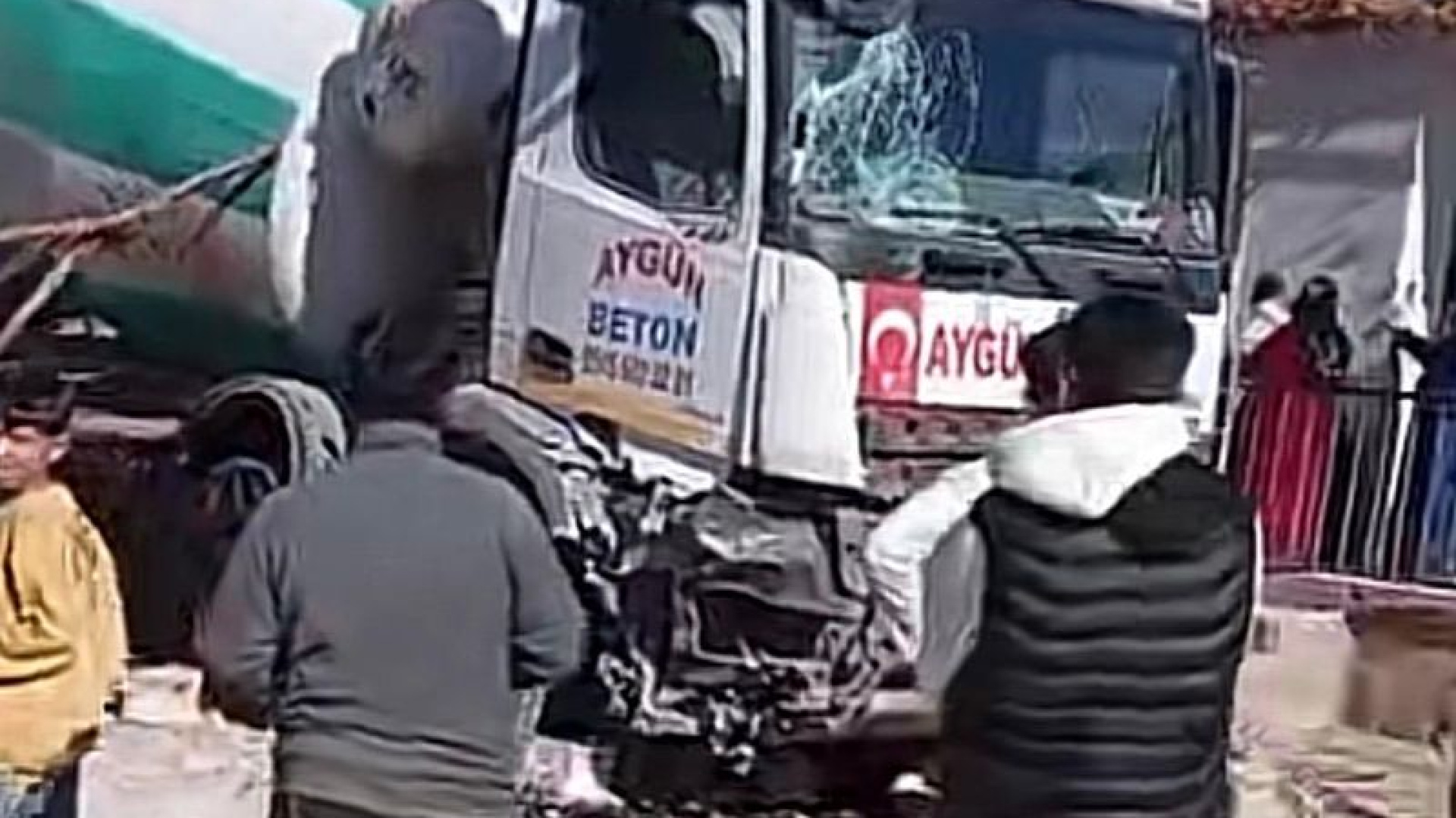 Son dakika: Evin bahçesine giren beton mikserinin altında kalan Hatice öldü, ağabeyi ağır yaralı | Son dakika haberleri