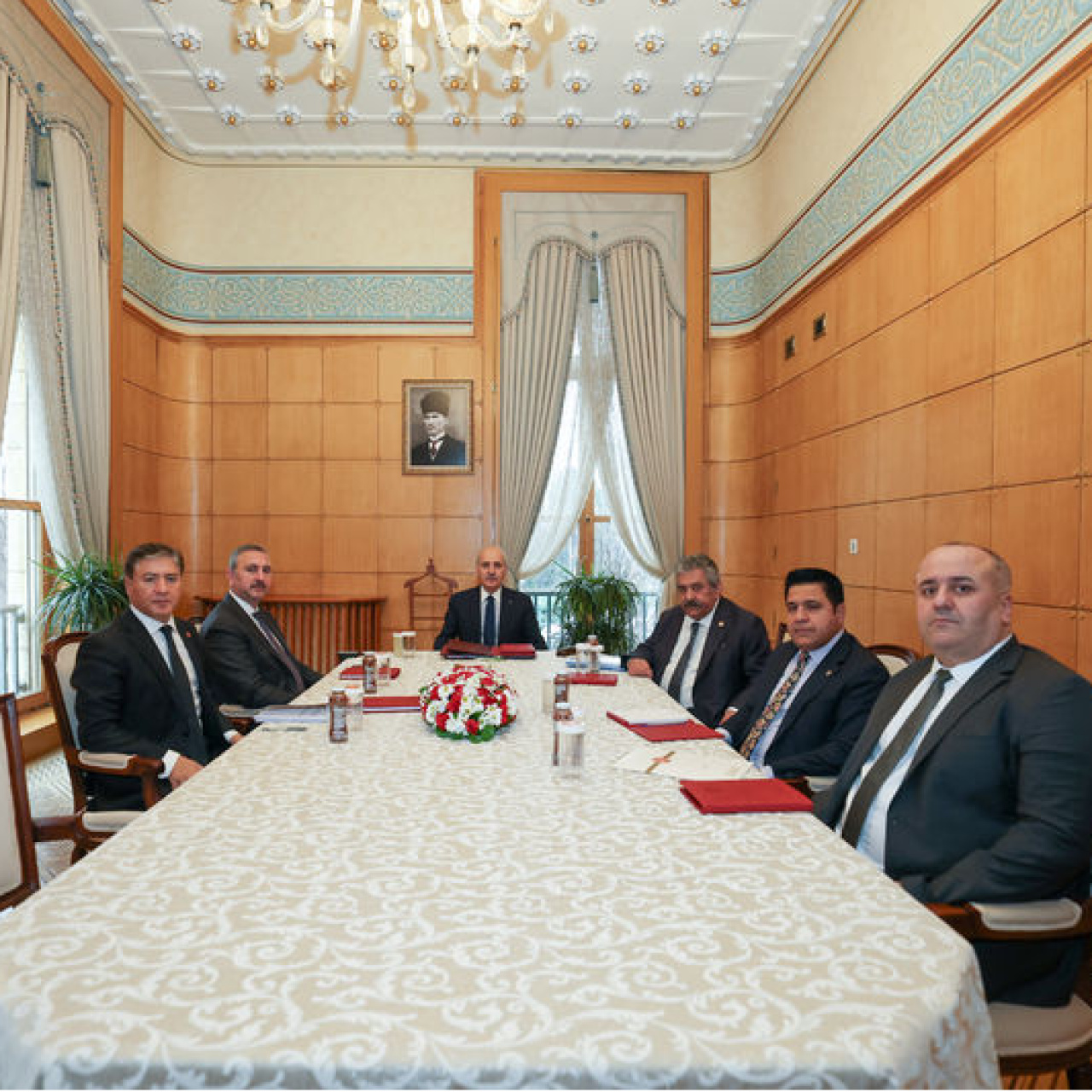 Kurtulmuş, parti grup temsilcileriyle görüştü