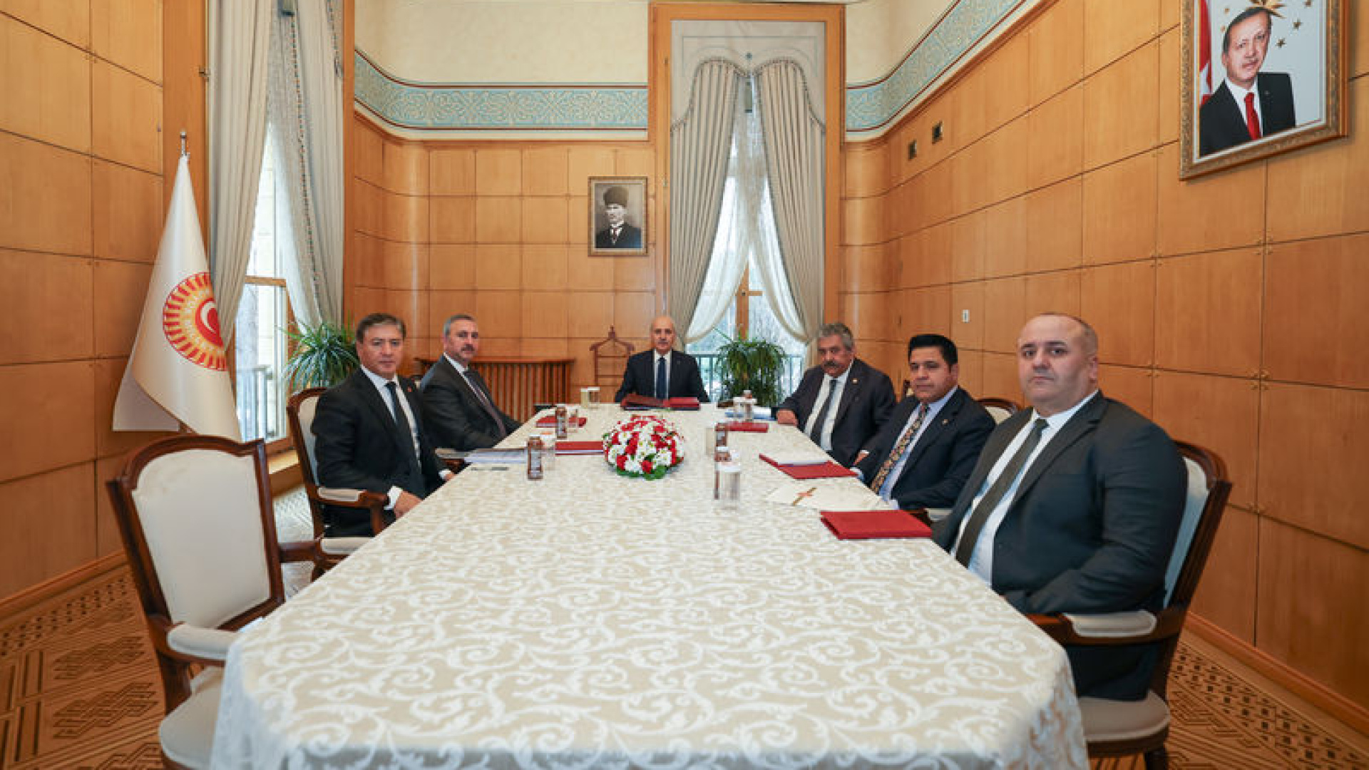 TBMM Başkanı Kurtulmuş, siyasi parti grup temsilcileriyle görüştü