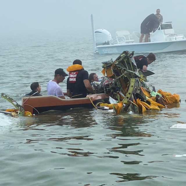 Meksika Donanmasına ait küçük uçak düştü