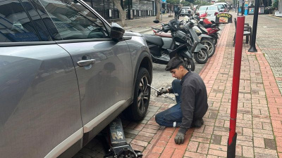 20 aracın lastikleri kesildi