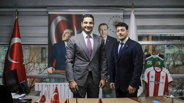 Mesut Özil'den Taha Akgül'e ziyaret!