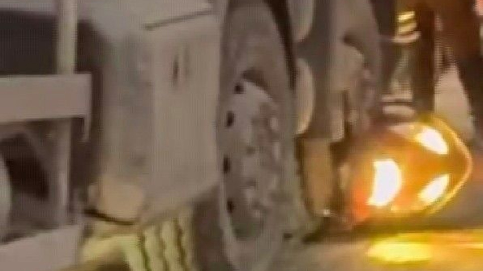 Mikserin altında kaldı