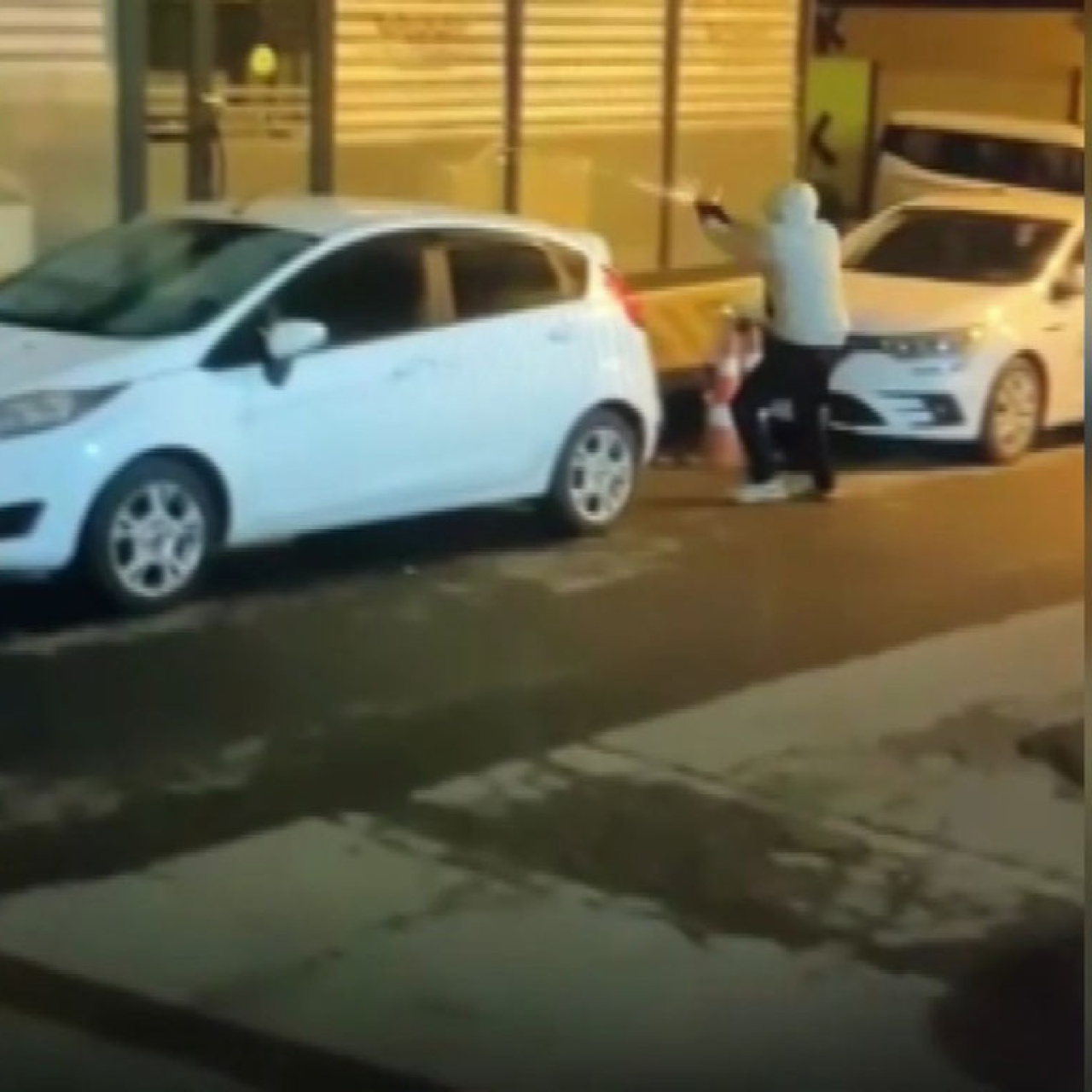 16 yaşındaki genç iş yerini kurşunladı