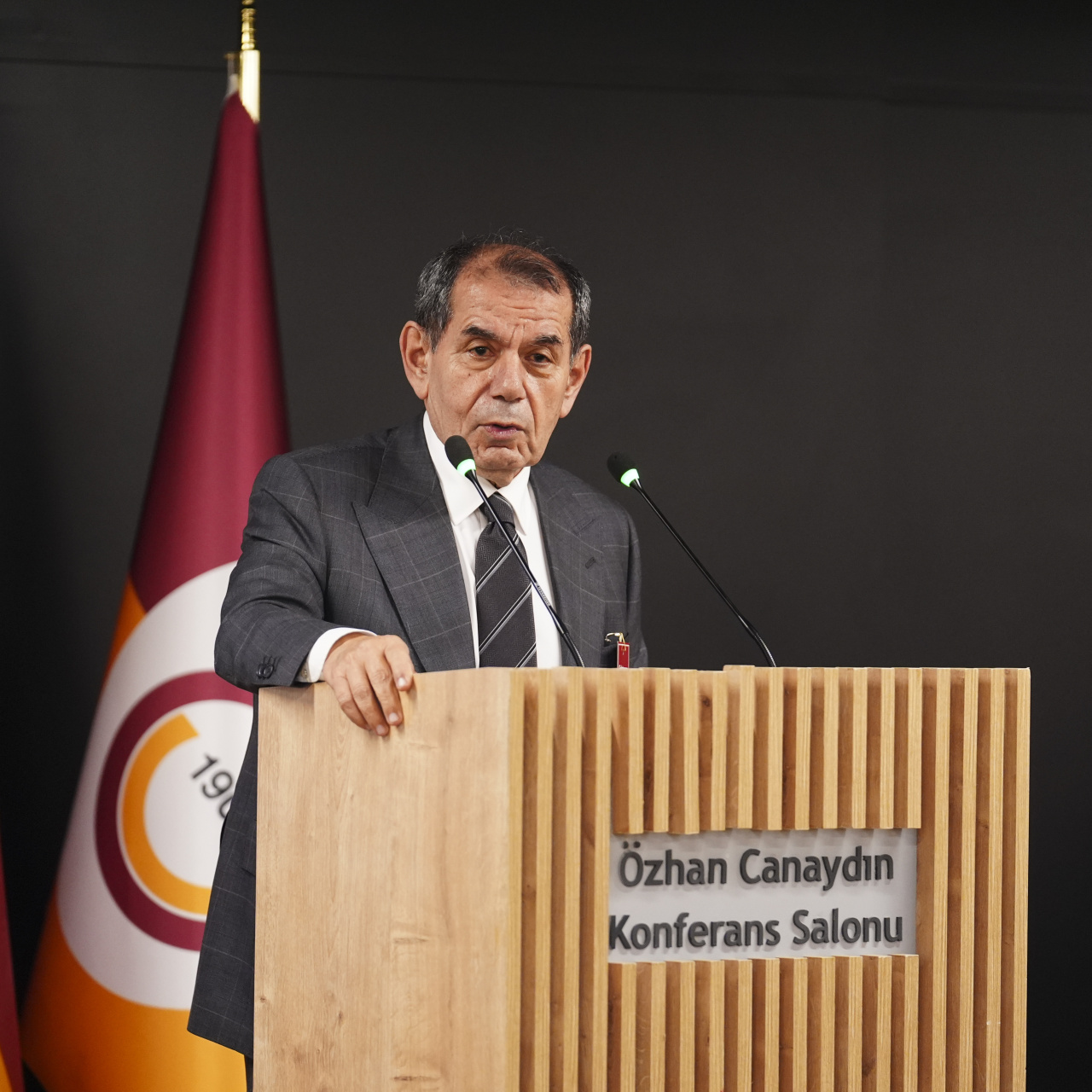 Galatasaray transferde frene bastı!