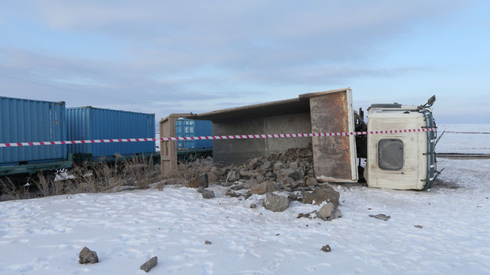 Yük treni kamyona çarptı! Sürücü öldü!