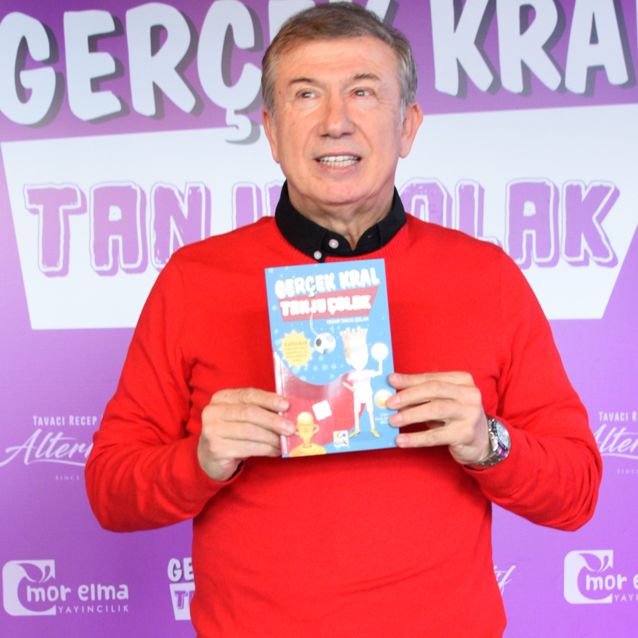 Kitabının tanıtımını yaptı