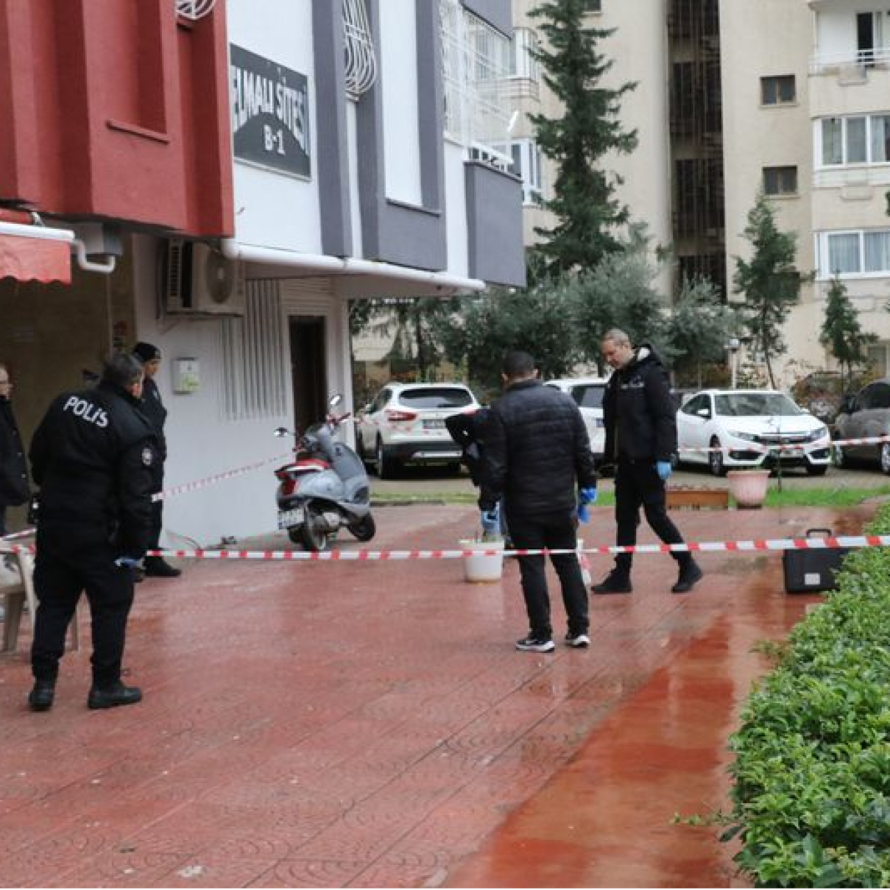 Anne ve oğlu bir gün arayla düşüp öldü!