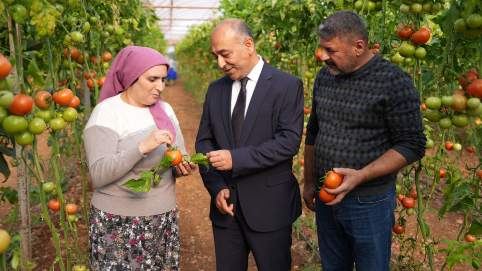 Pestisit analizini kendi laboratuvarında yapıyor