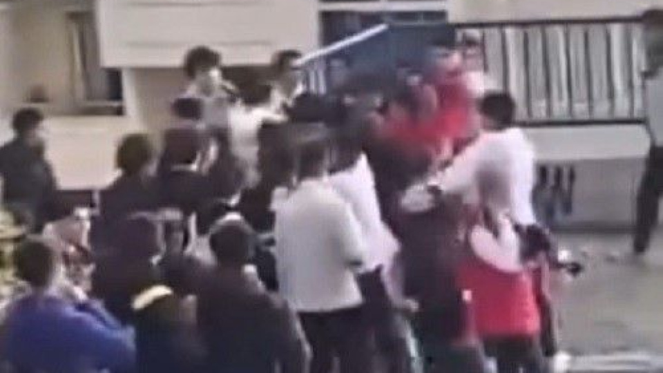 Öğrenci kavgası boks ringine döndü