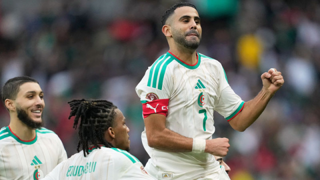 Cezayir'i Mahrez sırtladı!